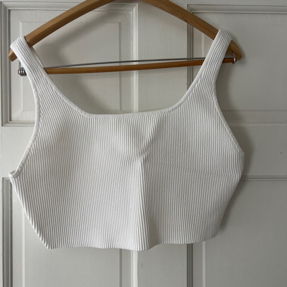 Aritzia - Babaton SCULPT KNIT SQUARENECK CROPPED TANK - XL